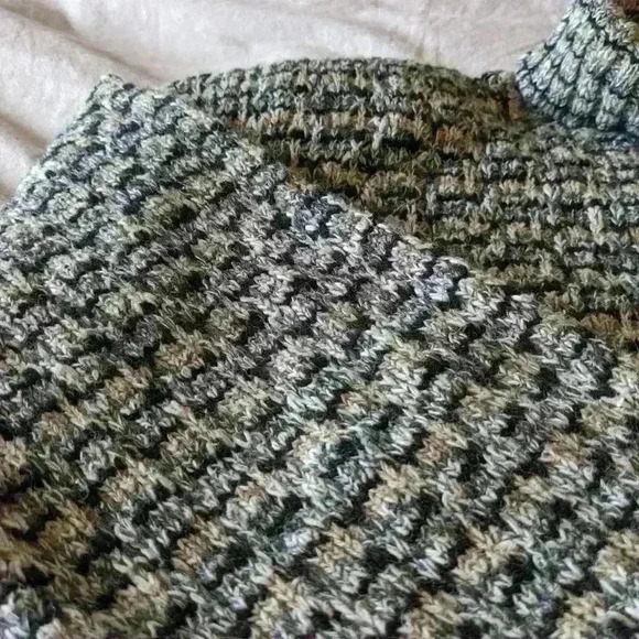 Jr Club Sweater, cropped Turtleneck,  beige gray and black, Size :XS - Picture 8 of 9